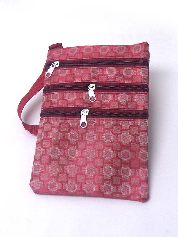 Square pattern zipper messenger bag