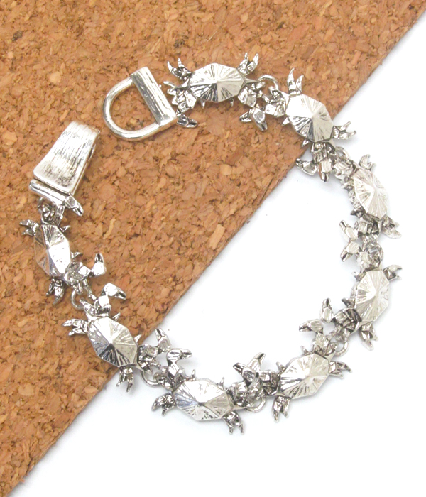 Metal textured origami crab magnetic bracelet 