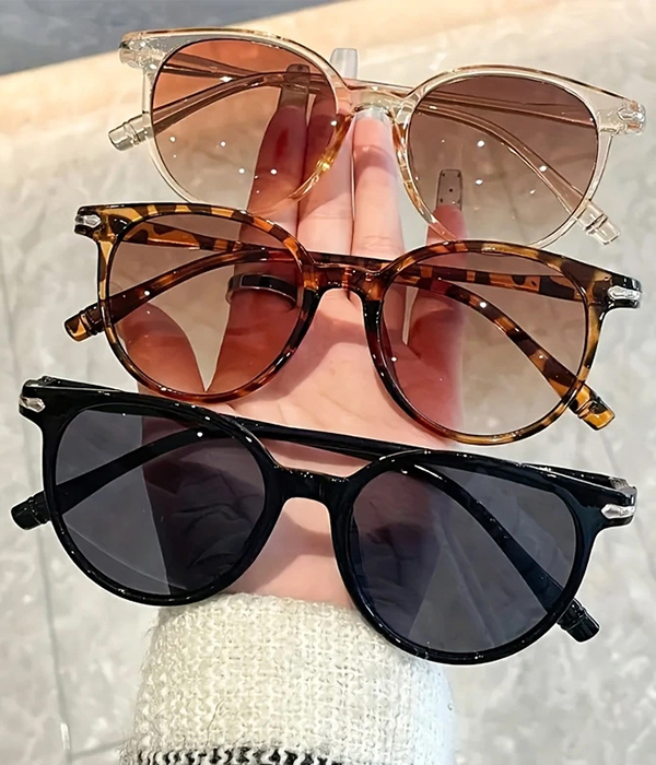 Classic round 3 sunglass set