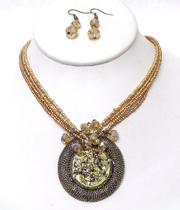 Crystal clusterd round metal pendant and glass beads necklace set