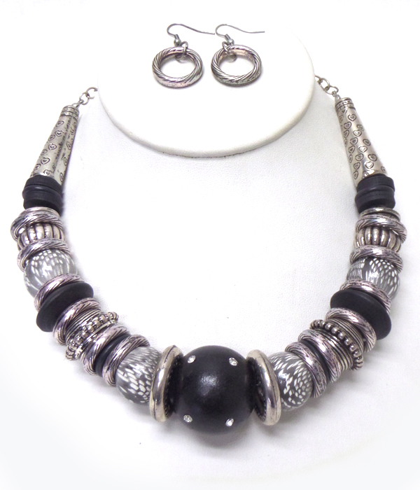 Tribal look wood and textured metal ball necklace set