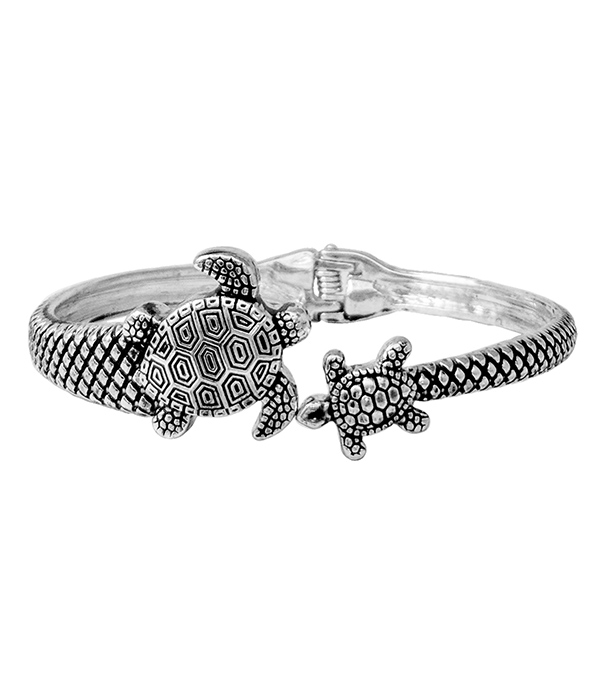 SEALIFE THEME ANTIQUE SILVER HINGE BANGLE BRACELET - TURTLE