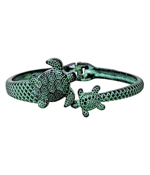 SEALIFE THEME CORROSION GREEM METAL INSPIRED HINGE BANGLE BRACELET - TURTLE