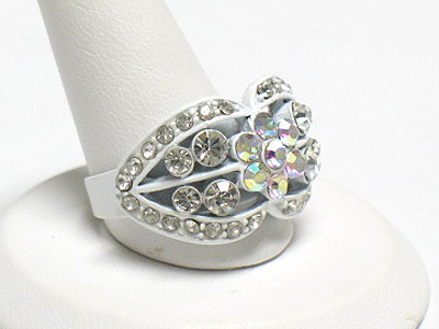 Crystal and colored metal adjustable fashion ring