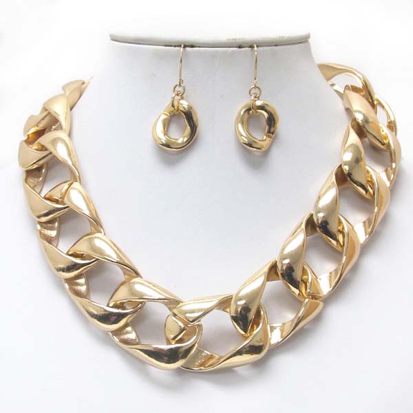 Thick metal chain necklace earring set