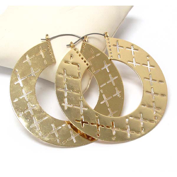 Cross cut metal hoop earring
