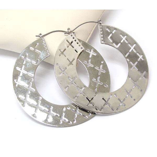 Cross cut metal hoop earring