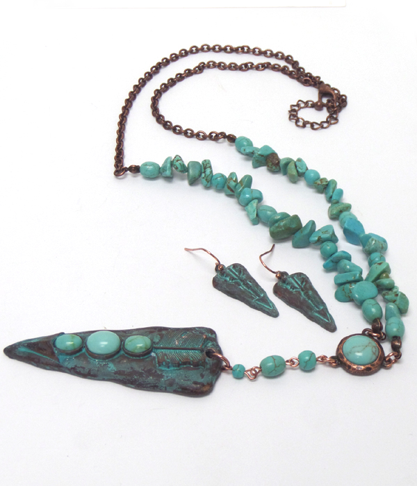 Tribal look metal arrow pendant with turquoise stone necklace set