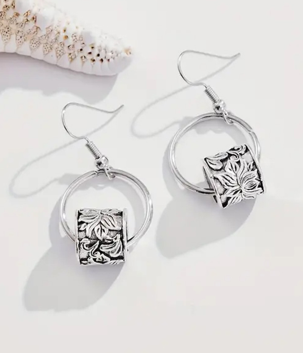 Flower textured ring earring