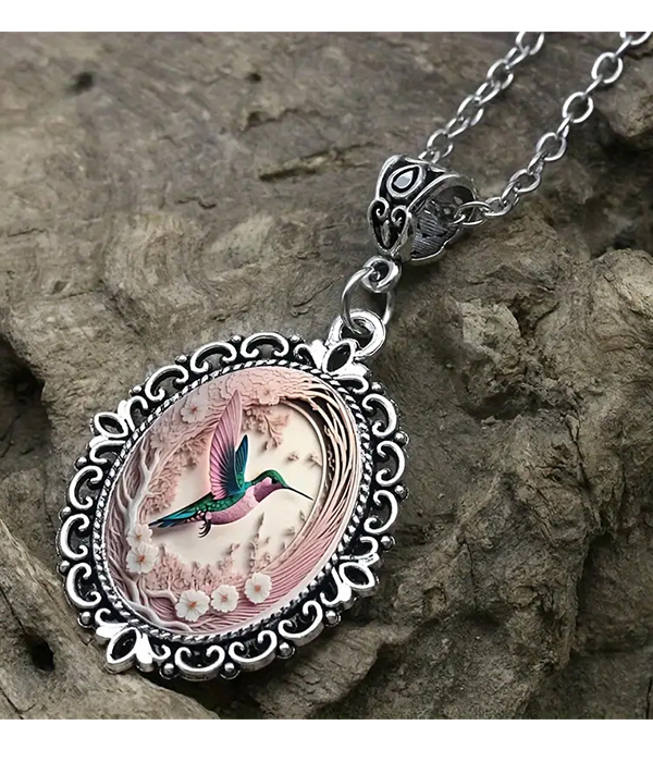 Vintage oval bird necklace - hummingbird