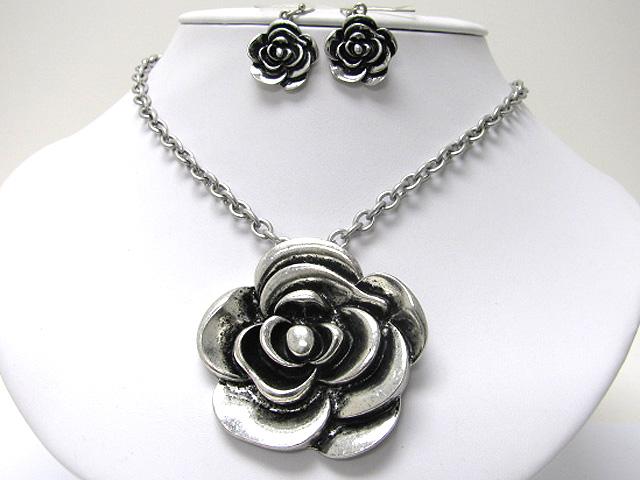 Metal flower pendant necklae earring set