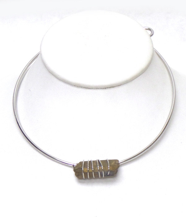 Metal wired choker with semi precious stone necklace set