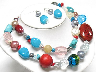 Multi beads and stone mixed necklace and earring set