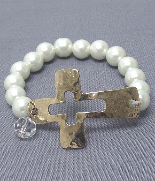 Hammered cross and pearl stretch bracelet