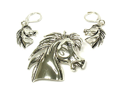 Metal casting horse head pendant and earring set