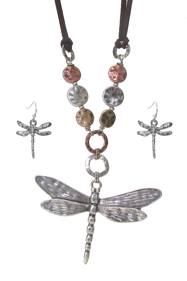DRAGONFLY PENDANT AND METAL RING NECKLACE SET