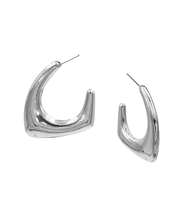 GEOMETRIC PUFFY HOOP EARRING