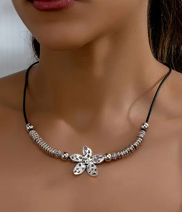 Vintage flower pendant cord chain necklace