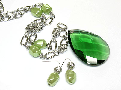 Genuine glass tear drop pendant necklace set