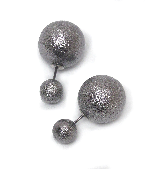 Double sided metalic earrings 