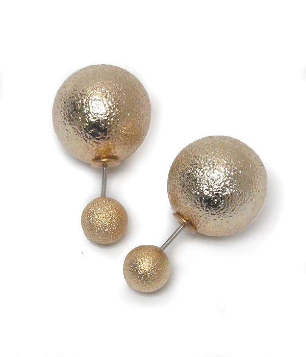 Double sided metalic earrings 