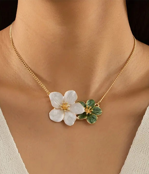 Epoxy flower pendant necklace