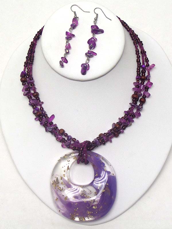 Gold flake resin disk pendant and chip stone multi chain necklace earring set