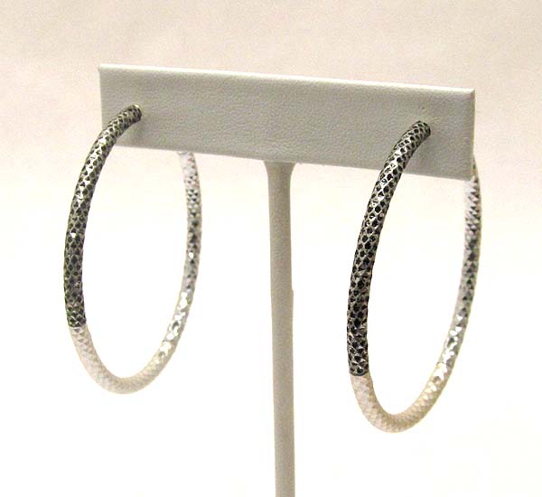 Tri-tone metal hollow hoop earring - hoops