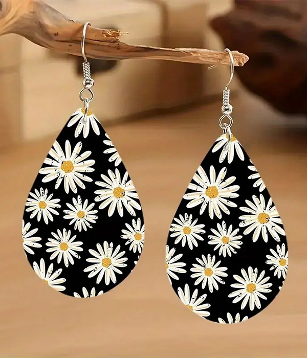 Flower pattern wood teardrop earring -daisy