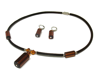 GLASS DECO SUEDE SIMPLE WIRE NECKLACE WITH MAGNET CLASP AND EARRING SET