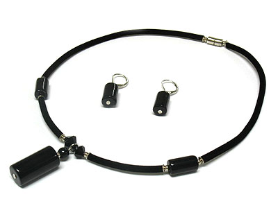 GLASS DECO SUEDE SIMPLE WIRE NECKLACE WITH MAGNET CLASP AND EARRING SET