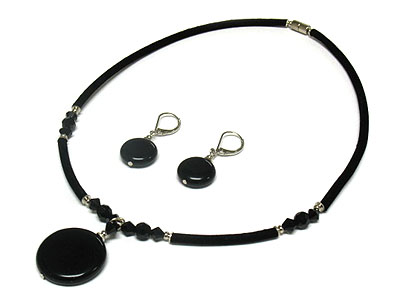 GLASS DECO SUEDE SIMPLE WIRE NECKLACE WITH MAGNET CLASP AND EARRING SET