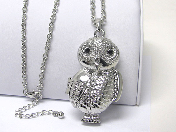 Black crystal eyed locket metal owl necklace