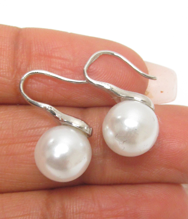 Pearl drop earrings 