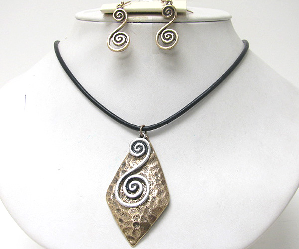 Metal arrowhead hammered textured drop cord necklace earring set
