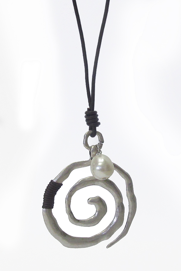 HAMMERED METAL SWIRL PENDANT AND LONG LEATHER CHAIN NECKLACE