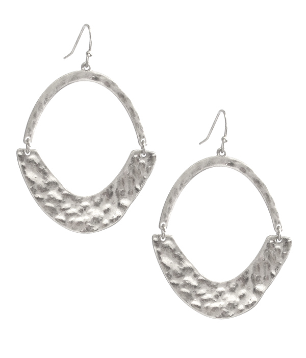 HAMMERED METAL EARRING