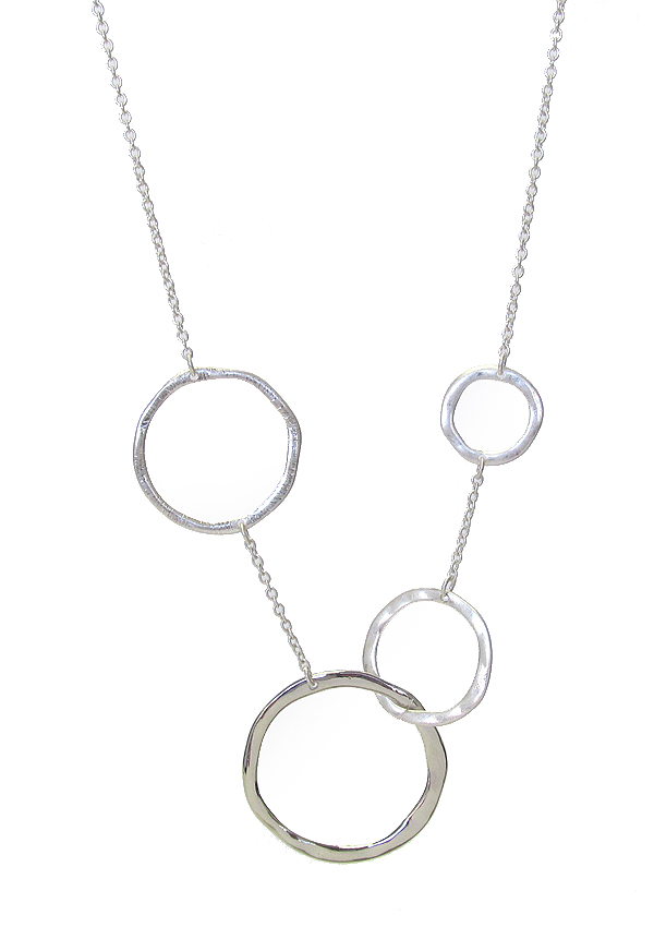 MULTI HOOP LINK NECKLACE