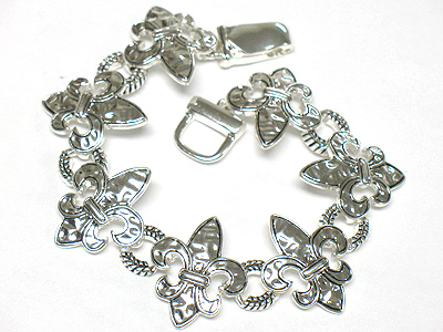 Fleur de lis metal link bracelet