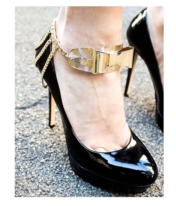 Metal bow front shoe chain