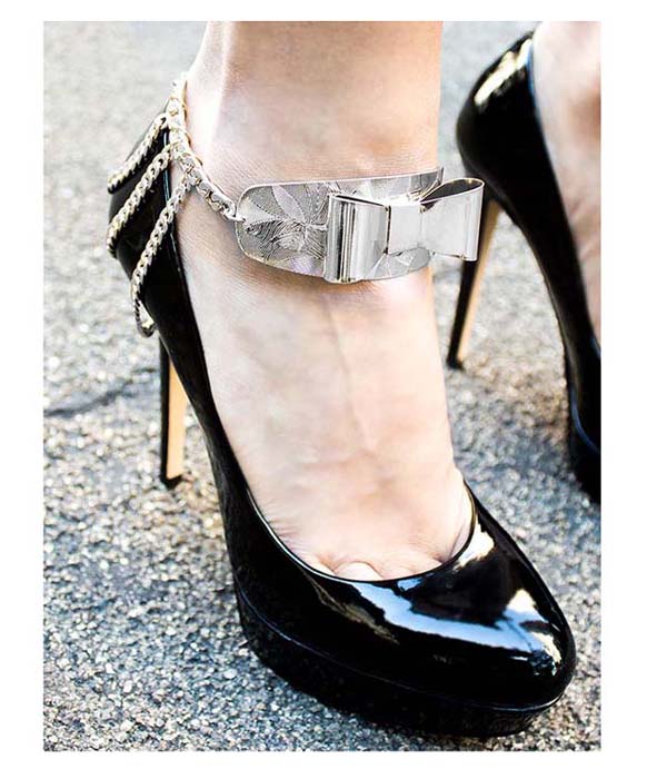 Metal bow front shoe chain
