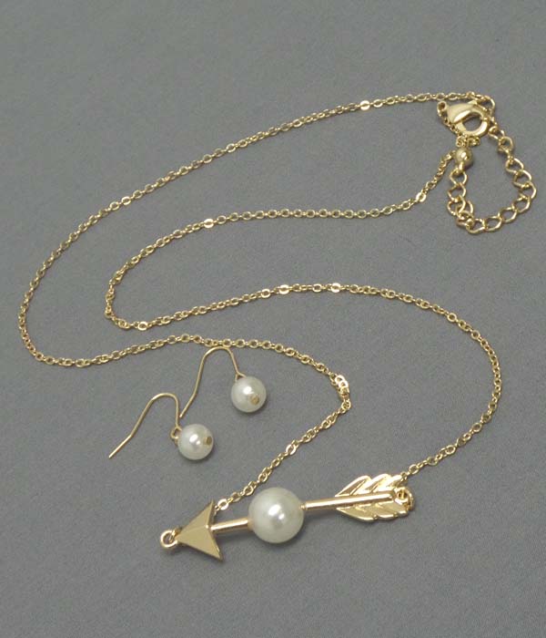 Pearl and arrow pendant necklace earring set