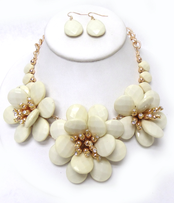 Triple flower link necklace set