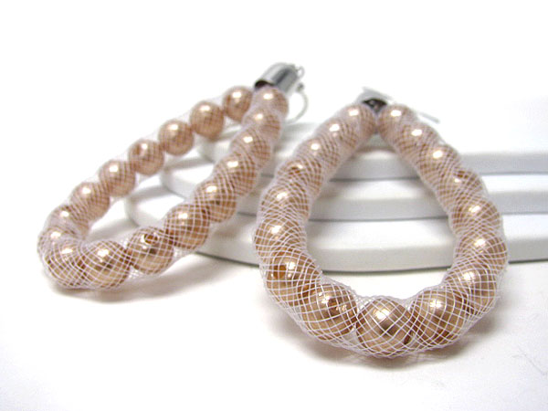 Colored pearl in fabric net tube earrings