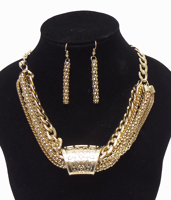 Bold mix chaincasting necklace set
