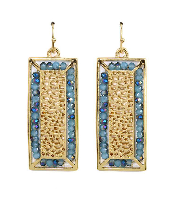 Metal filigree and galss bead earring