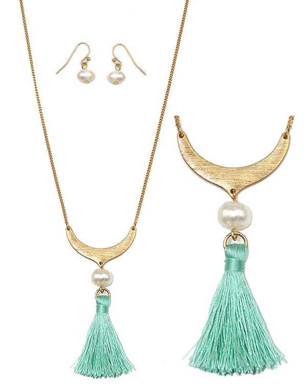 Textured metal and long tassel necklace set