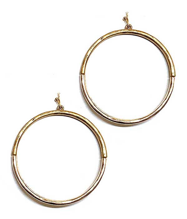 Metal hoop earring
