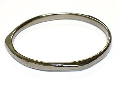 Plain metal bangle