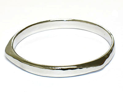 Plain metal bangle